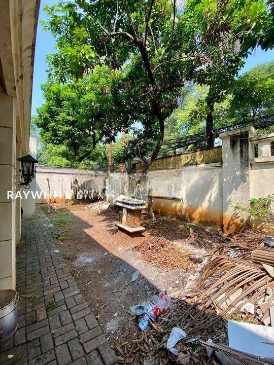 Rumah 2lantai Luas Parkirannya Lokasi Brawijaya Krbayoran Baru