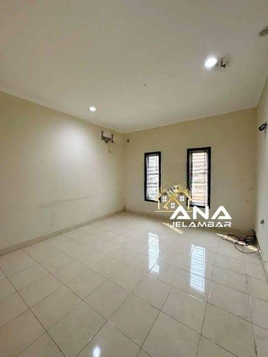 ANA*RUMAH DI KAV.POLRI 3LT LUAS 4X15M JLN 2 MOBIL JELAMBAR - *GOOD-DEAL!!*