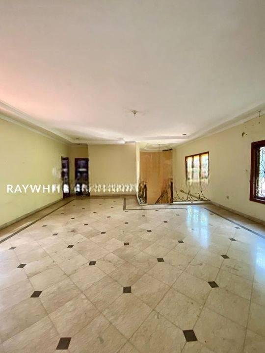 Rumah 2lantai Luas Parkirannya Lokasi Brawijaya Krbayoran Baru