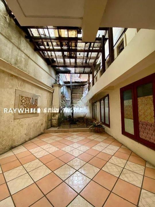 Rumah 2lantai Luas Parkirannya Lokasi Brawijaya Krbayoran Baru