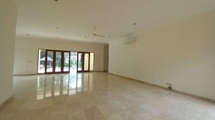 For Rent House Single House Disewakan Cepat Rumah Bangunan 1 Lantai Mewah Single House Taman Cantik Siap Huni Big Garden Harga Murah Good Location Dekat Sekolah Prancis Taman Luas dan Besar Lokasi Strategis harga miring Dan Mrt Dan Kebayoran Baru Dan Kema