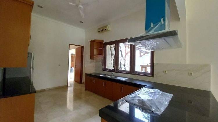 For Rent House Single House Disewakan Cepat Rumah Bangunan 1 Lantai Mewah Single House Taman Cantik Siap Huni Big Garden Harga Murah Good Location Dekat Sekolah Prancis Taman Luas dan Besar Lokasi Strategis harga miring Dan Mrt Dan Kebayoran Baru Dan Kema