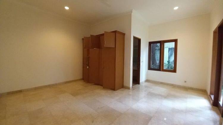 For Rent House Single House Disewakan Cepat Rumah Bangunan 1 Lantai Mewah Single House Taman Cantik Siap Huni Big Garden Harga Murah Good Location Dekat Sekolah Prancis Taman Luas dan Besar Lokasi Strategis harga miring Dan Mrt Dan Kebayoran Baru Dan Kema