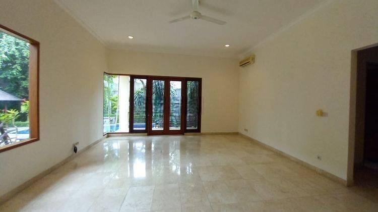 For Rent House Single House Disewakan Cepat Rumah Bangunan 1 Lantai Mewah Single House Taman Cantik Siap Huni Big Garden Harga Murah Good Location Dekat Sekolah Prancis Taman Luas dan Besar Lokasi Strategis harga miring Dan Mrt Dan Kebayoran Baru Dan Kema