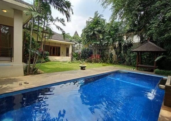 For Rent House Single House Disewakan Cepat Rumah Bangunan 1 Lantai Mewah Single House Taman Cantik Siap Huni Big Garden Harga Murah Good Location Dekat Sekolah Prancis Taman Luas dan Besar Lokasi Strategis harga miring Dan Mrt Dan Kebayoran Baru Dan Kema