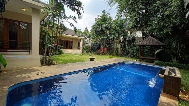 For Rent House Single House Disewakan Cepat Rumah Bangunan 1 Lantai Mewah Single House Taman Cantik Siap Huni Big Garden Harga Murah Good Location Dekat Sekolah Prancis Taman Luas dan Besar Lokasi Strategis harga miring Dan Mrt Dan Kebayoran Baru Dan Kema