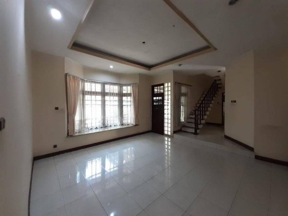 Rumah tepi jalan raya cocok untuk #kantor #usaha#klinik #storage /gudang #siaphuni #as it is #swimmimgpool