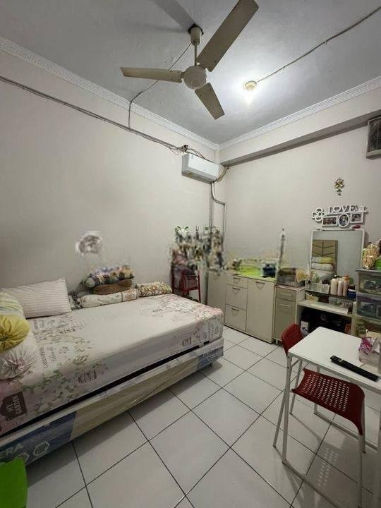 ANA RUMAH+GUDANG DI JELAMBAR