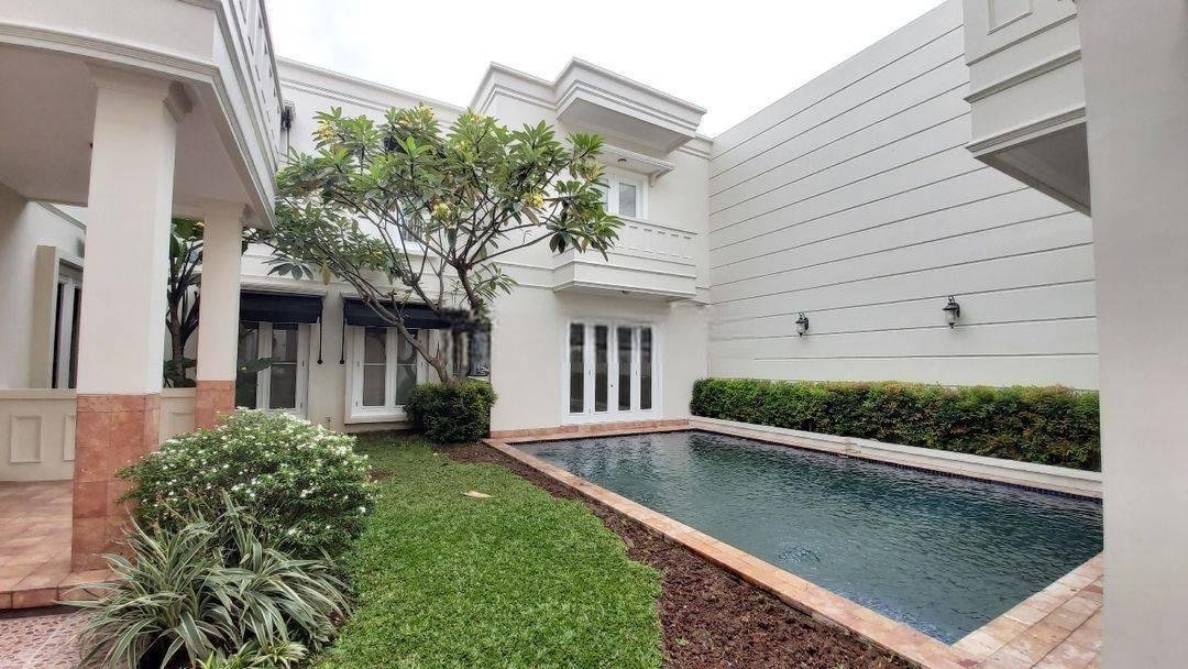 Luxury House In Pondok Indah close To JIS