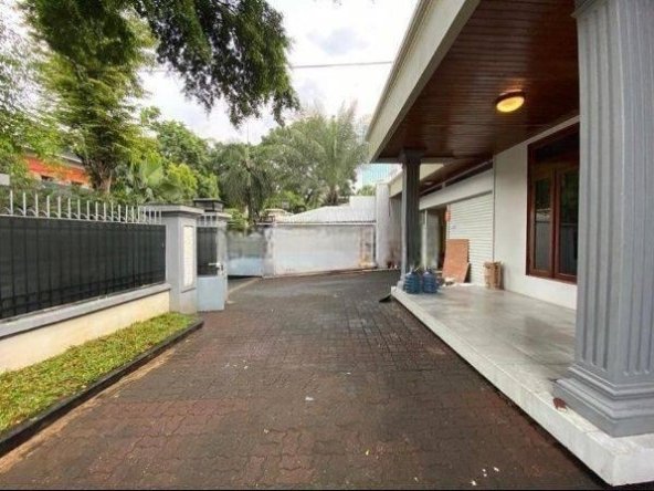 Terawat, Bagus, 1 Lantai dekat Pasaraya Blok M, Cocok untuk rumah tinggal atau Silent office 12 Terawat, Bagus, 1 Lantai dekat Pasaraya Blok M, Cocok untuk rumah tinggal atau Silent office Terawat
