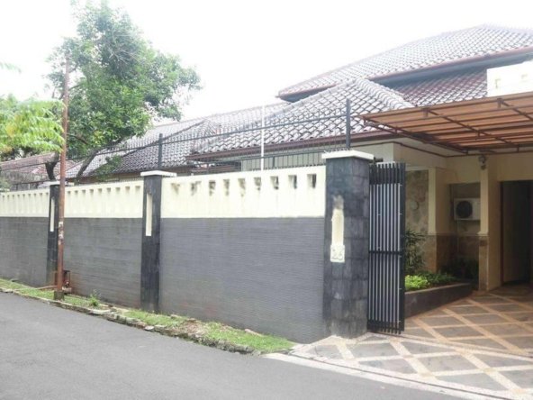 Strategic House with 1 Storey in Kebayoran Baru
