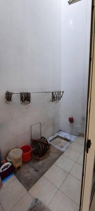 RUMAH HOEK CANTIK Dengan Taman Yang Luas DI Pantai Indah Kapuk