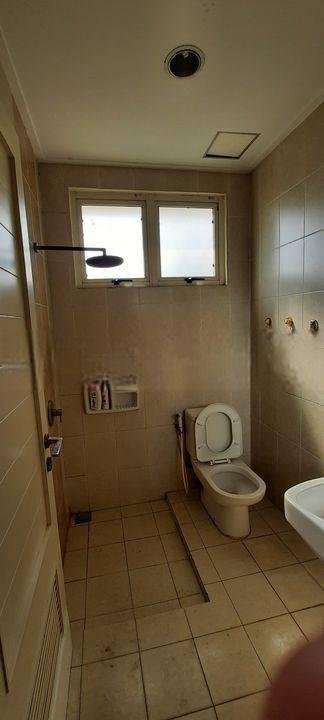 RUMAH HOEK CANTIK Dengan Taman Yang Luas DI Pantai Indah Kapuk