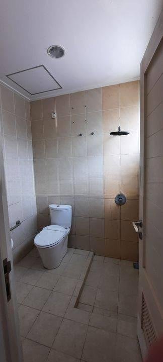 RUMAH HOEK CANTIK Dengan Taman Yang Luas DI Pantai Indah Kapuk