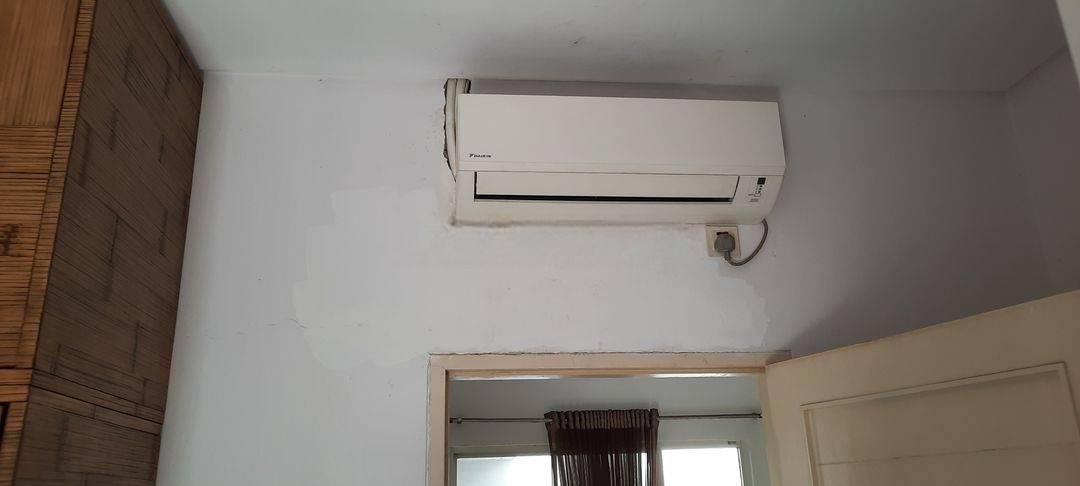 RUMAH HOEK CANTIK Dengan Taman Yang Luas DI Pantai Indah Kapuk