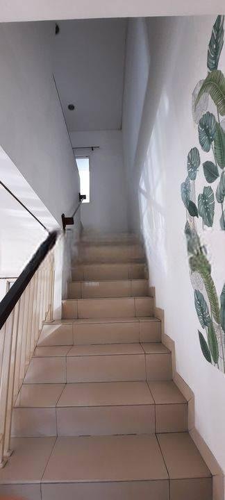 RUMAH HOEK CANTIK Dengan Taman Yang Luas DI Pantai Indah Kapuk