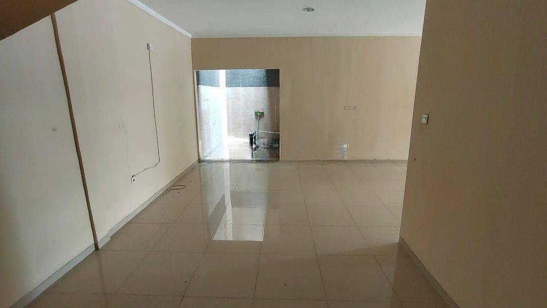 RUMAH GRIYA LOKA dg Kamar Tidur besar di BSD City