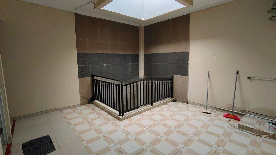 RUMAH GRIYA LOKA dg Kamar Tidur besar di BSD City