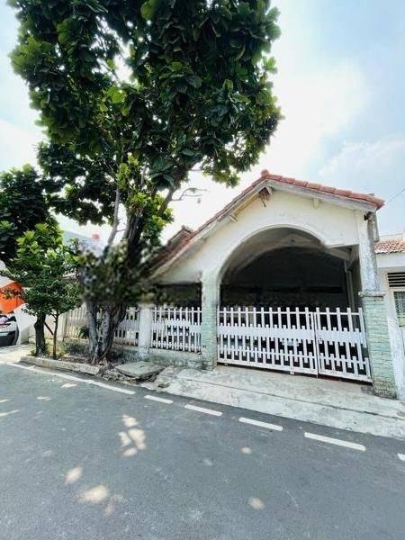 Rumah Lama Hitung Tanah Dalam Komplek Besar