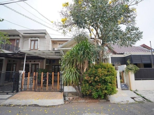 Hunian Strategis 2 Lantai 6 Mnt Ke Gerbang Tol di Bintaro Siap Kpr J14640