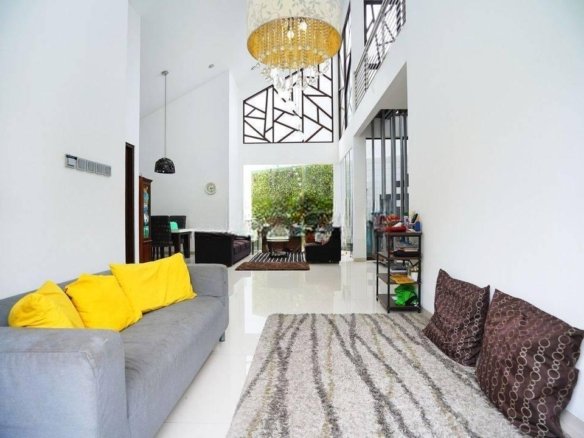 Rumah Mewah 2 Lantai SHM di Ciputat 10 Menit Ke Mall Bintaro Jaya Xchange J11380