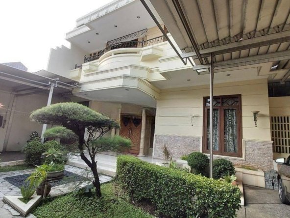 Rumah Murah Furnished Gaya Klasik di Kebayoran Baru