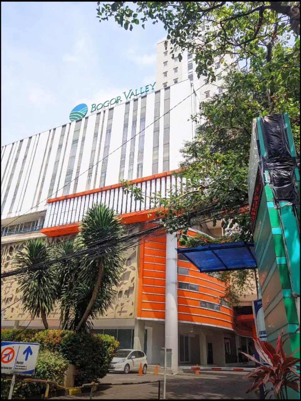 Dijual apartemen Bogor Valley Full Furnished Deluxe, fasilitas lengkap. Tinggal pakai sesuai harga. Cocok untuk hunian dan investasi di kota berkembang Kota Bogor, dekat jalan tol, pusat perbelanjaan, stasiun, kampus, sekolah, dan pusat hiburan